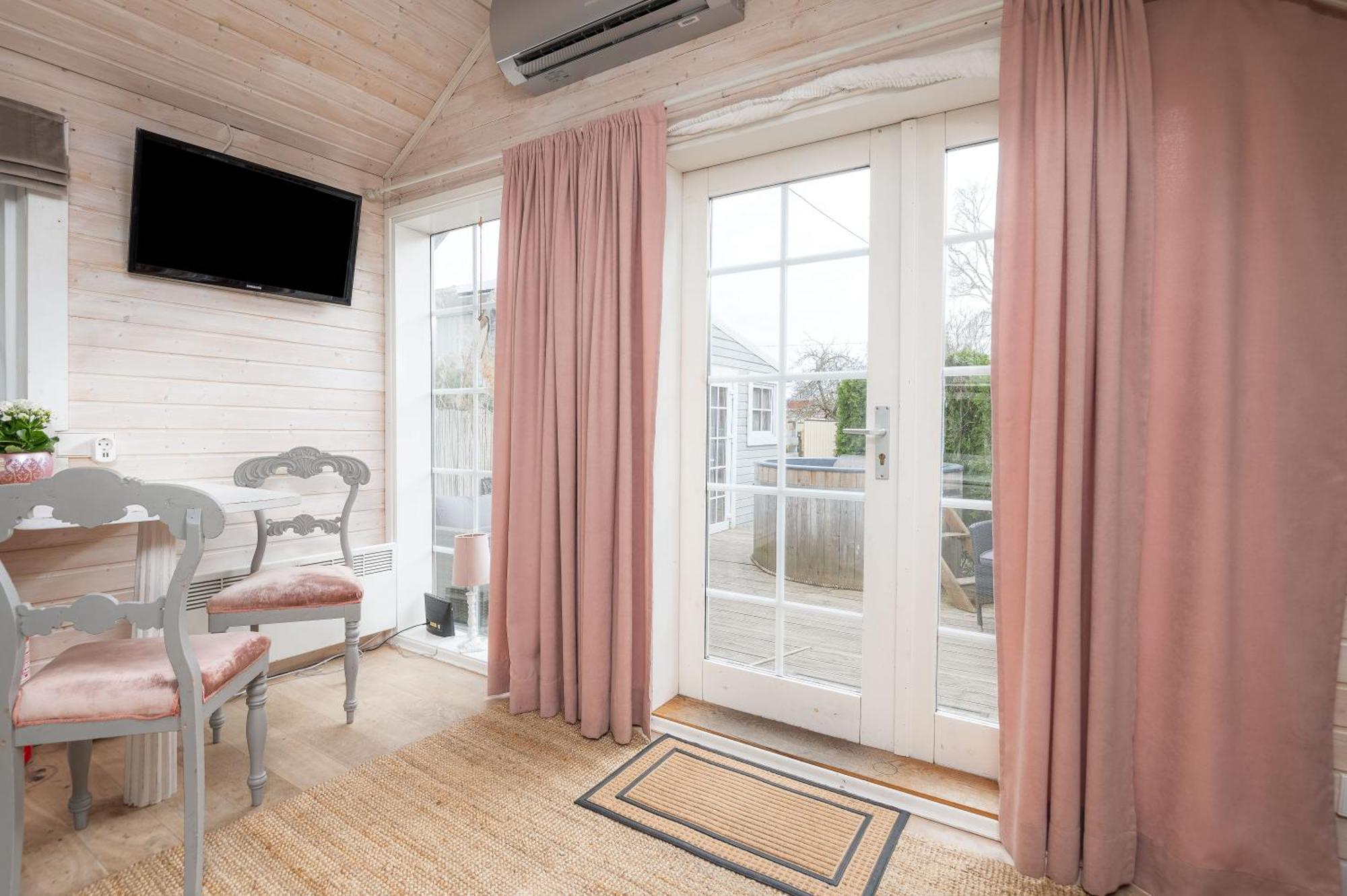 Guesthouse Delisa ปาร์นู ภายนอก รูปภาพ